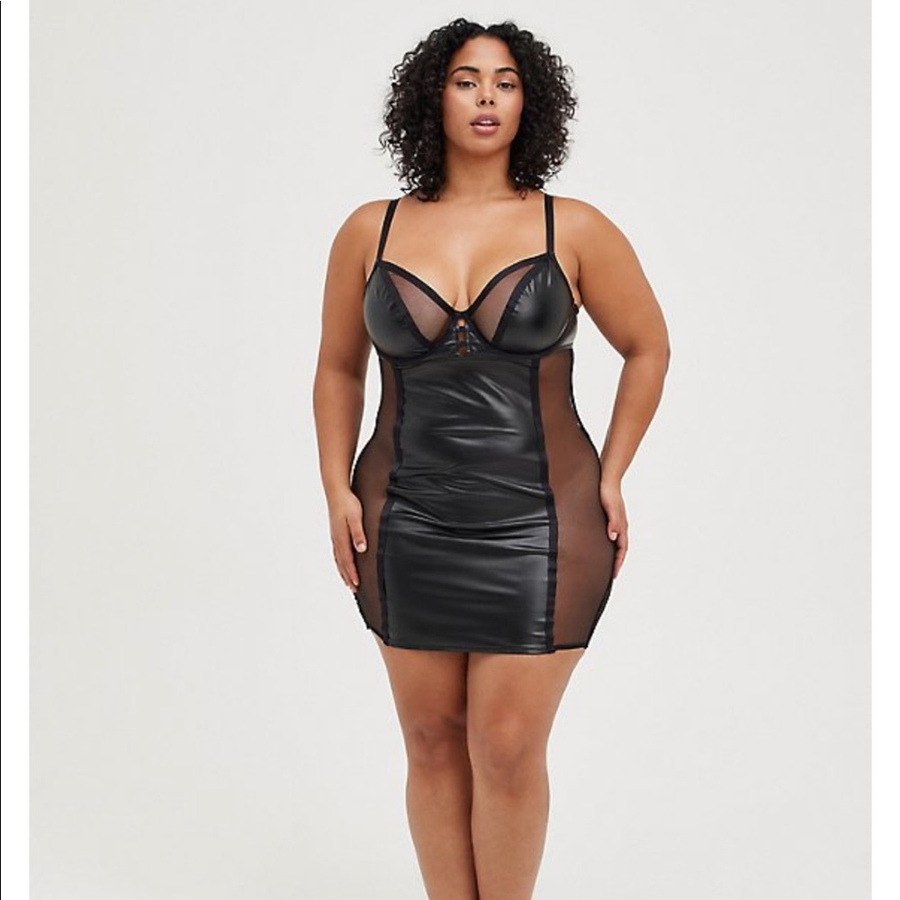 Torrid UNDERWIRE CHEMISE - FAUX LEATHER & MESH BLACK